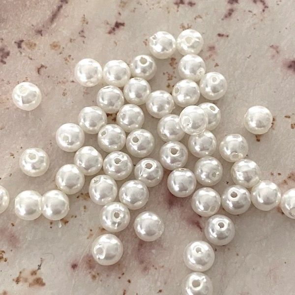 SULLIVANS White Faux Pearls
