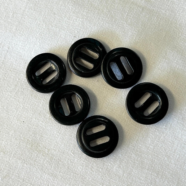 SULLIVANS Button T-Bar Black